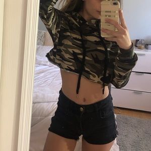 Cropped camo hoodie